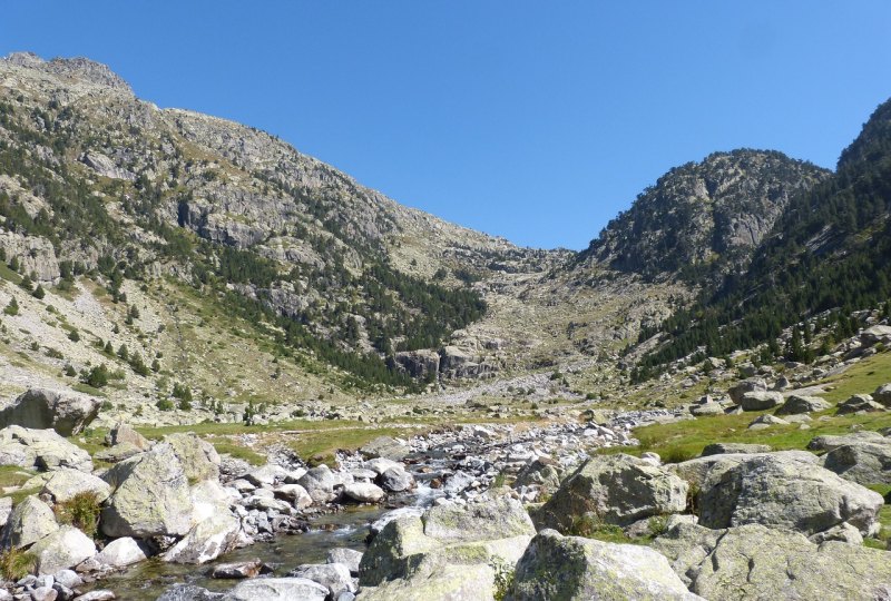 去雅安玩住哪里比较方便，去雅安到哪里玩