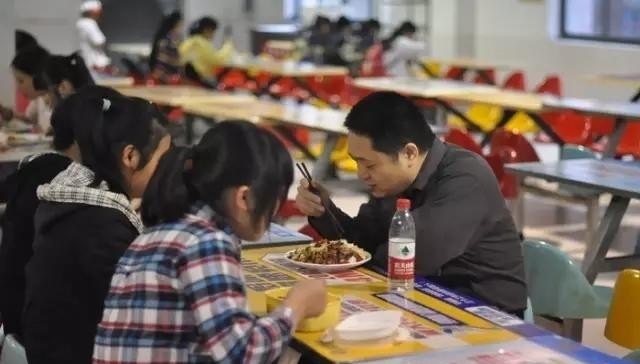 湖南师范大学附近旅游攻略,去岳麓山从师大还是湖大站下车近