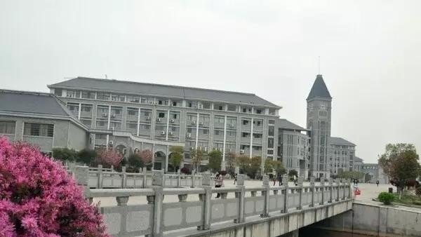 湖南师范大学附近旅游攻略,去岳麓山从师大还是湖大站下车近