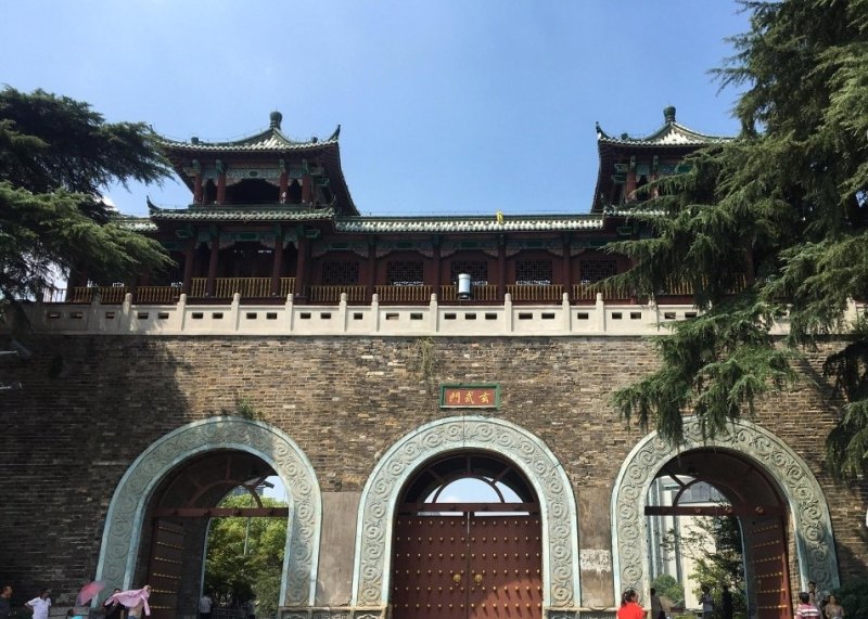 南京旅游住哪里方便，南京早起去哪里玩比较好