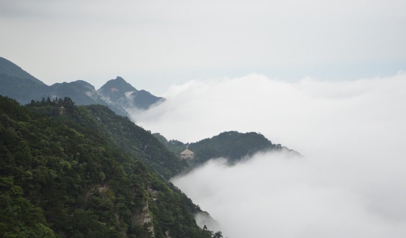 李白在庐山哪里住的呢,去庐山玩住哪里